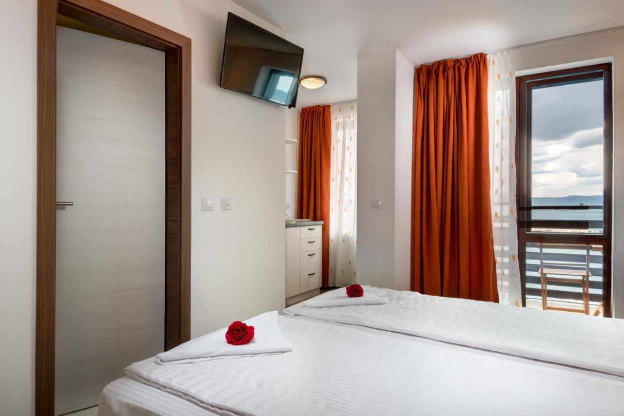 Panorama Blue Family Hotel And Free Parking نيسيبار المظهر الخارجي الصورة