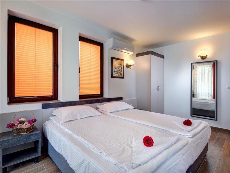 Panorama Blue Family Hotel And Free Parking نيسيبار المظهر الخارجي الصورة