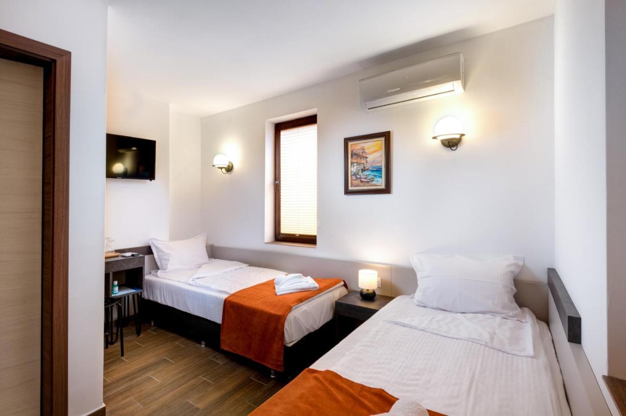 Panorama Blue Family Hotel And Free Parking نيسيبار المظهر الخارجي الصورة