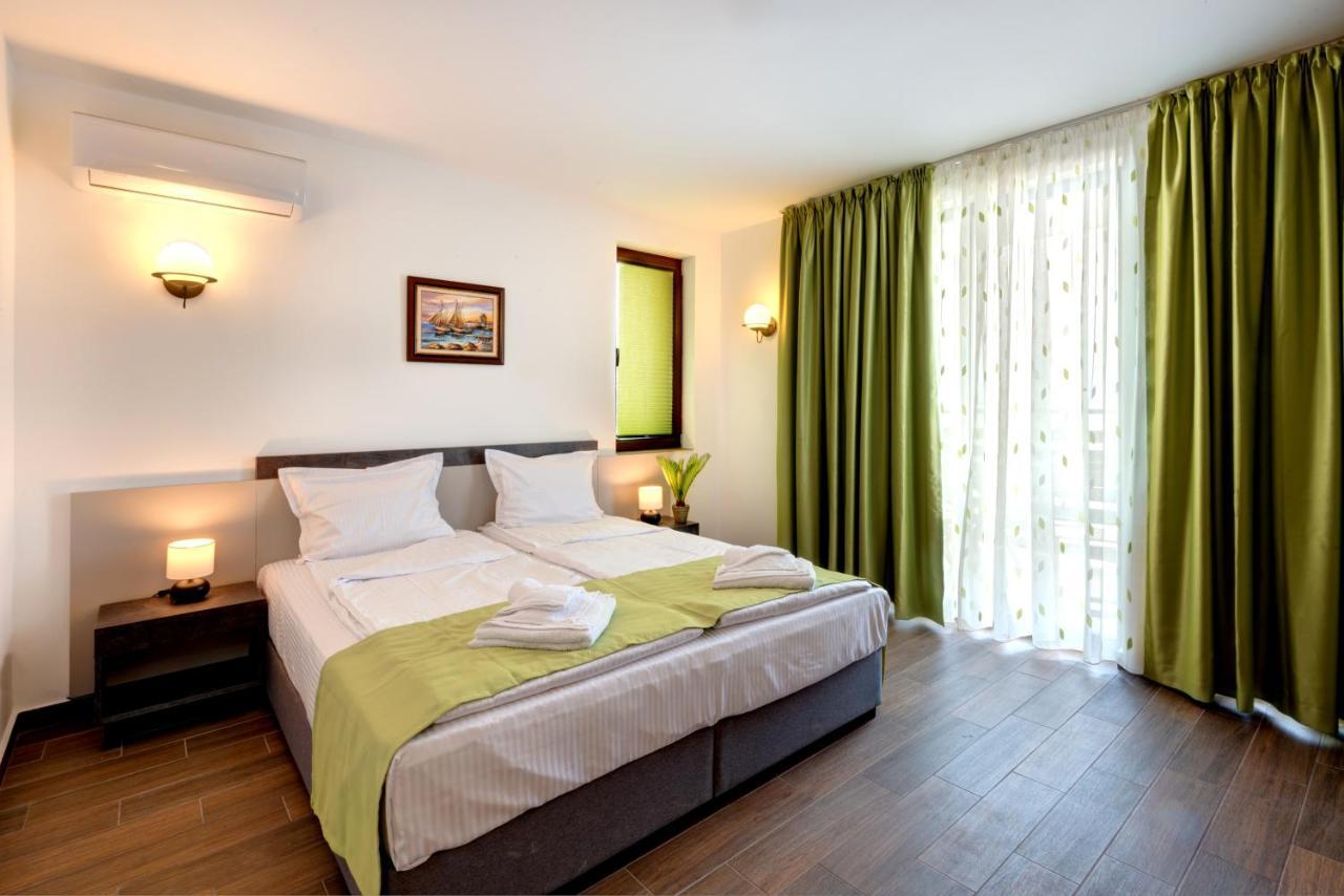 Panorama Blue Family Hotel And Free Parking نيسيبار المظهر الخارجي الصورة