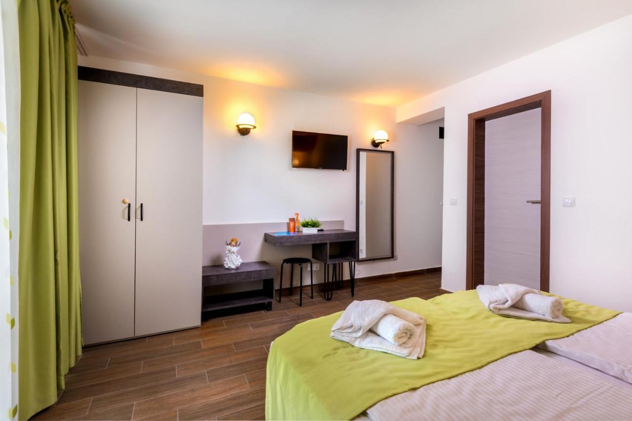 Panorama Blue Family Hotel And Free Parking نيسيبار المظهر الخارجي الصورة